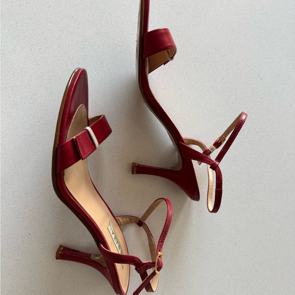 Elegant Red Heeled Sandals - Picture 3 of 4